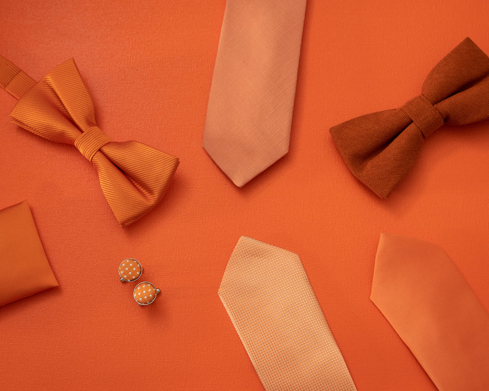 Comment Accessoiriser un Costume en Automne : Nœuds Papillon, Cravates et Chaussettes Image