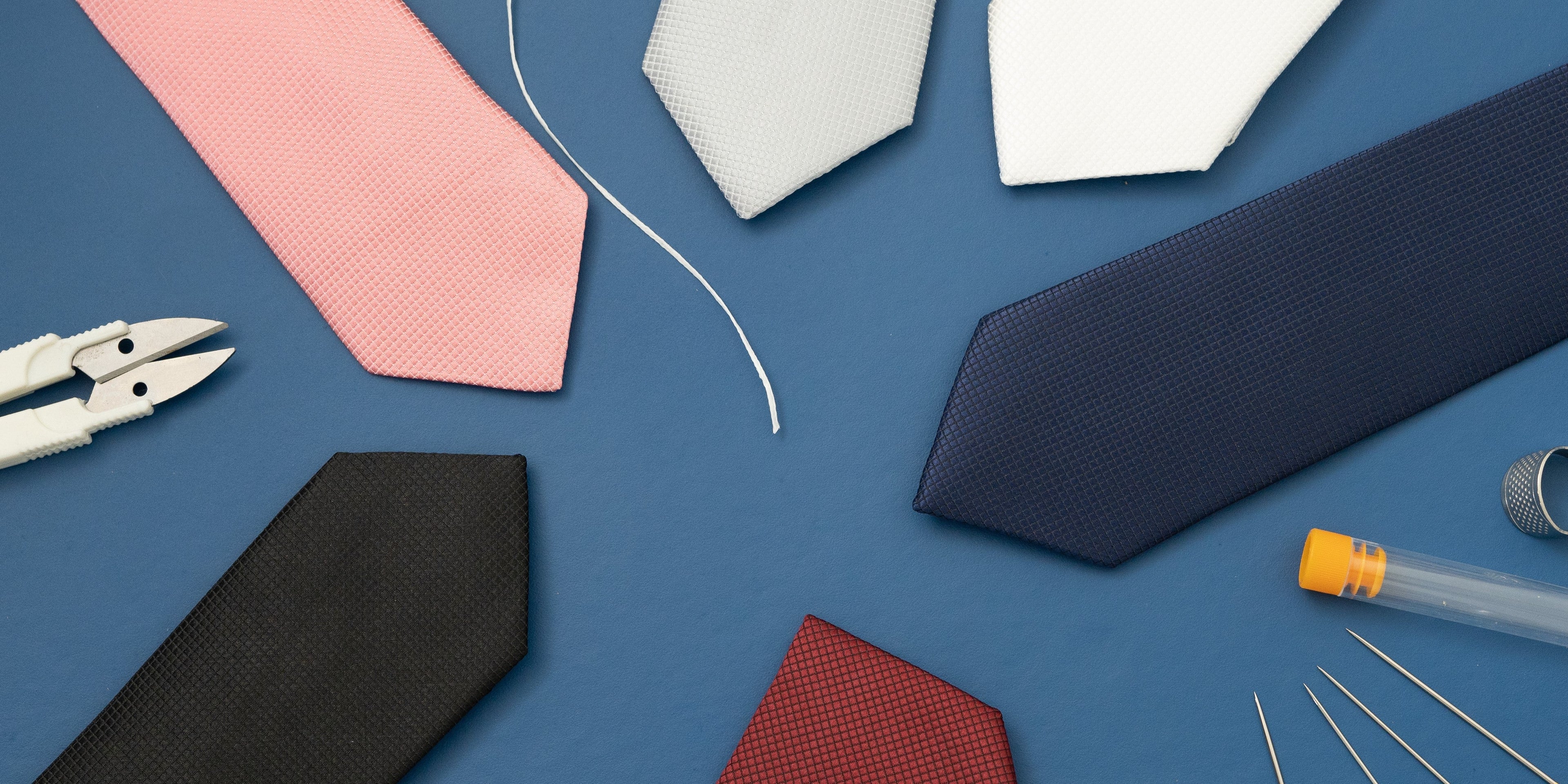La Tendance Cravates Slim : Comment Adopter un Look Contemporain Image
